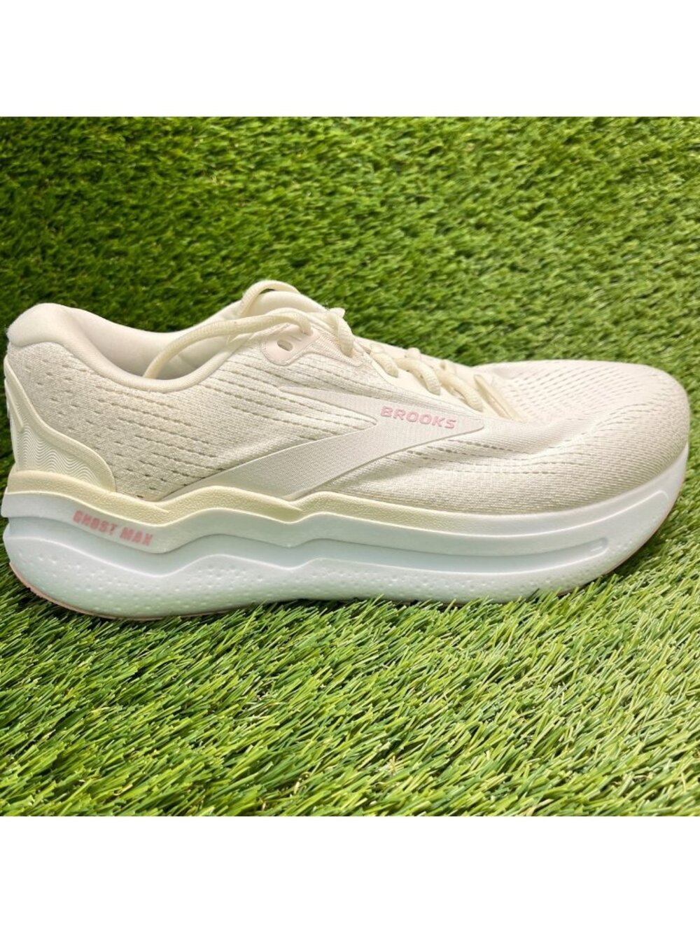 Brooks Ghost Max 2 Womens Size 10.5 Beige White Athletic Running Shoes Sneakers